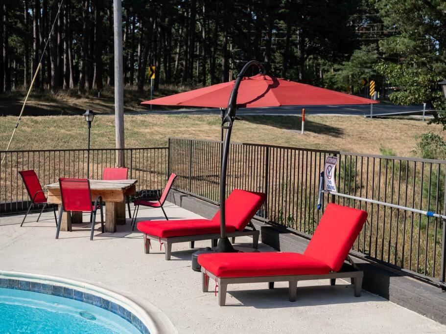 Stonegate King Bed, Wifi, 50in Roku Tv, Salt Water Pool #103 Appartement Eureka Springs