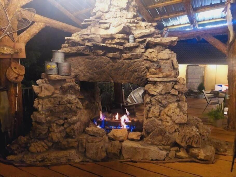 Stonegate King Bed, Wifi, 50in Roku Tv, Salt Water Pool #103 Appartement Eureka Springs